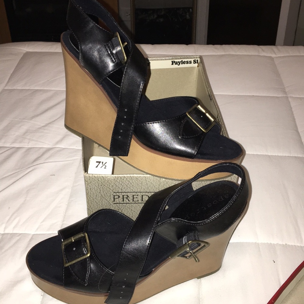 brand new wedges in box 71/2
